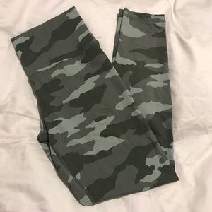 American Eagle camo leggings